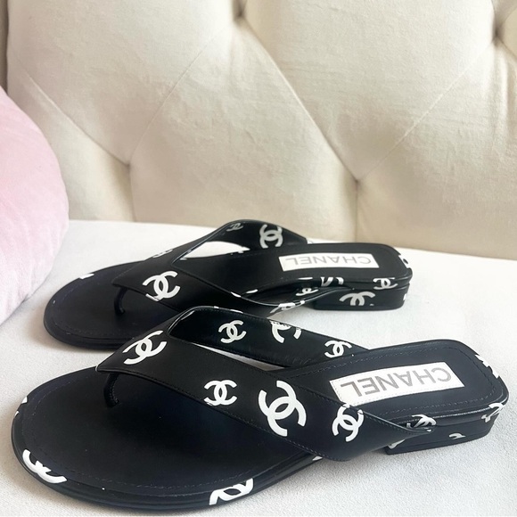 Chanel Leather CC Sandals size 37,5 fit size 7-7.5 US - Picture 5 of 12